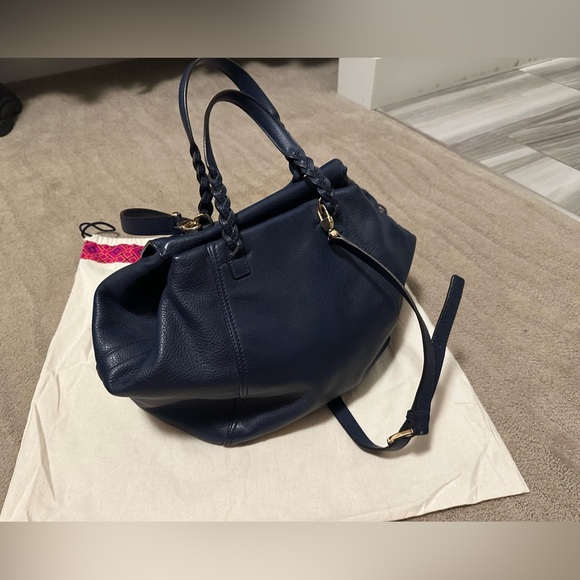 Tory Burch Half-Moon Crossbody Leather Bag! - Picture 4 of 16